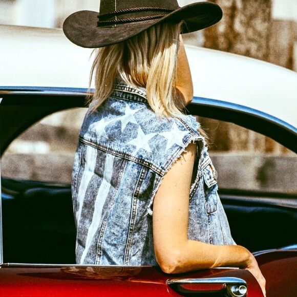 POL Stars & Stripes Distressed Denim Vest - Picture 13 of 14